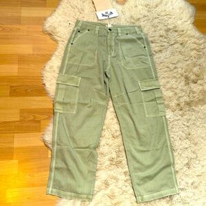 Billabong Wash down, soft woven Tencel Twill cargo pants NWT